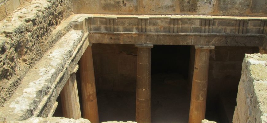 Интересные места Кипра: гробницы королей в Пафосе (7 фото)
